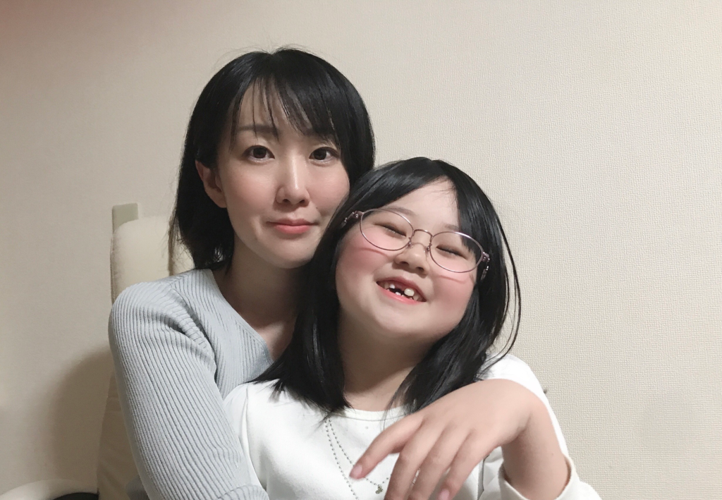 今回先輩フジ子さんインタビューをしたはるなさん。リーダーとして活躍されながら、プライベートでは4児のシングルマザーとして奮闘中!